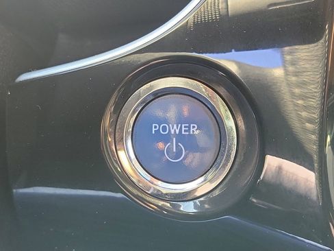 Used 2022 Toyota Prius L Eco image 32