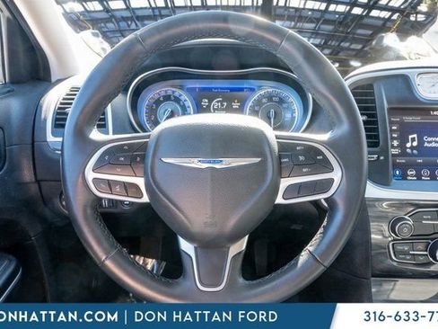 Used 2022 Chrysler 300 Touring w/ Sport Appearance Package image 6