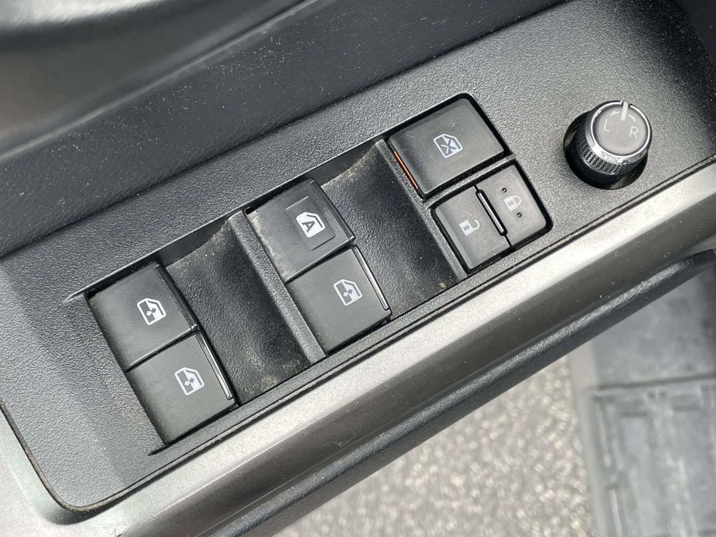 Used 2018 Toyota Tacoma SR5 RWD image 19