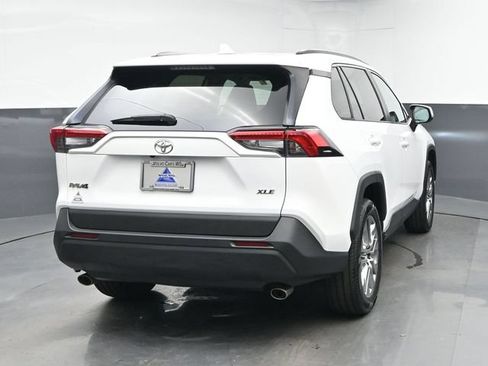 Used 2020 Toyota RAV4 XLE Premium FWD image 8