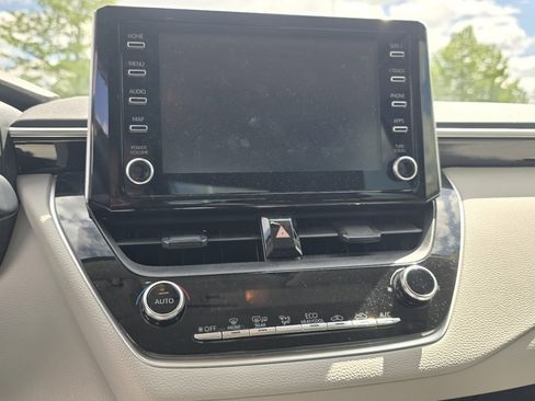 Used 2020 Toyota Corolla LE image 17