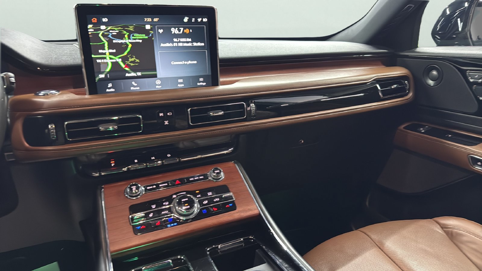 Used 2023 Lincoln Aviator Reserve w/ Equipment Group 201A RWD image 19