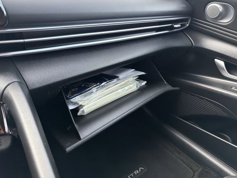 Used 2022 Hyundai Elantra SEL w/ Convenience + Premium Package image 21