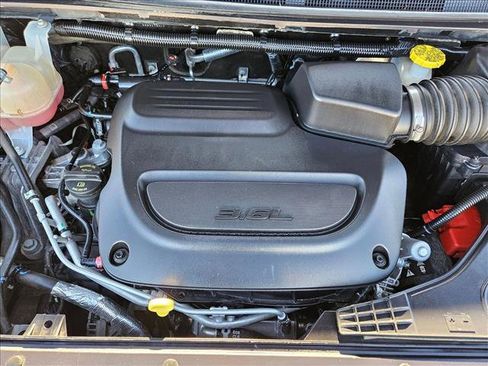 Used 2023 Chrysler Pacifica Touring-L image 20