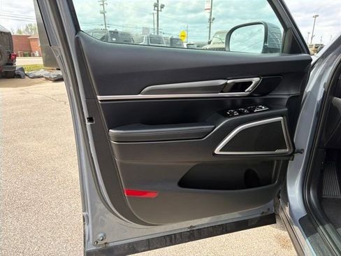Used 2025 Kia Telluride S FWD image 24