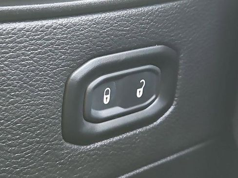 Used 2021 Jeep Wrangler Unlimited Sahara image 21