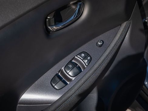 Used 2023 Nissan Leaf S image 13