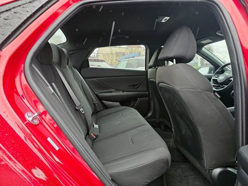 Used 2025 Hyundai Elantra SEL image 12