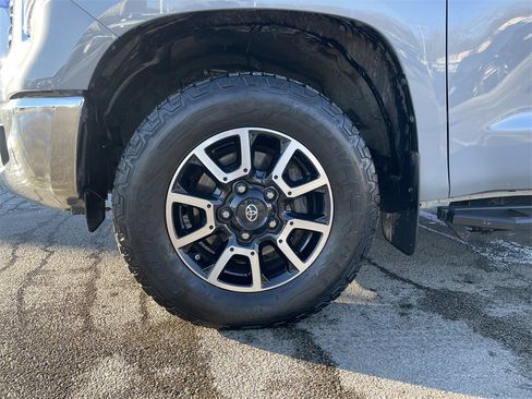 Used 2018 Toyota Tundra SR5 image 9
