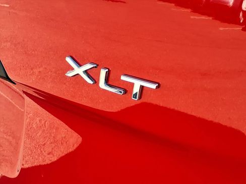 Used 2022 Ford Transit Connect XLT image 8