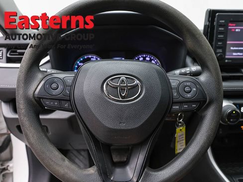 Used 2022 Toyota RAV4 LE AWD/4WD image 10