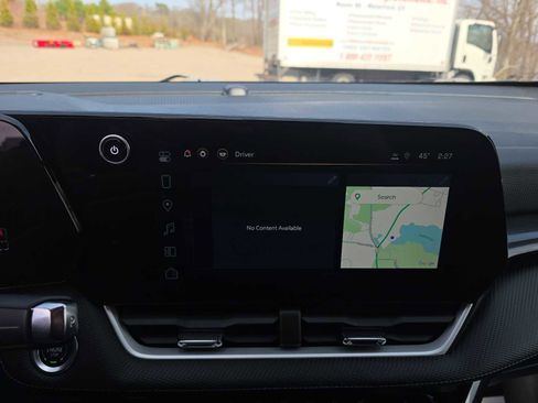 Certified 2025 Chevrolet Equinox LT w/ Safety and Technology Package image 16