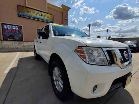Used 2017 Nissan Frontier SV w/ SV Value Truck Package RWD image 2