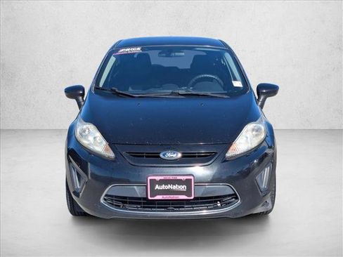Used 2012 Ford Fiesta SE FWD image 2