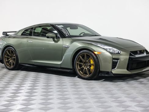Used 2021 Nissan GT-R Premium image 4