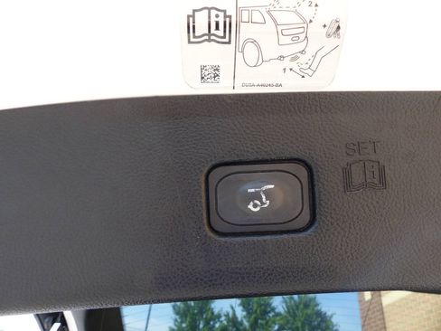 Used 2019 Ford Edge Titanium w/ Equipment Group 301A AWD/4WD image 46