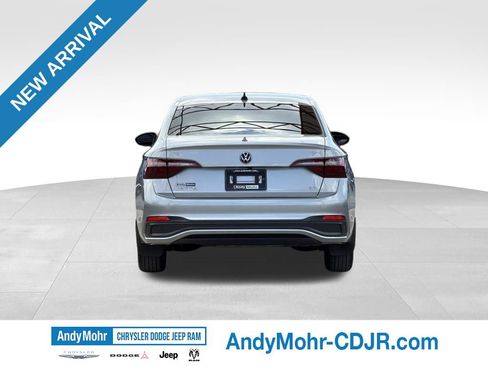 Used 2023 Volkswagen Jetta SE w/ Panoramic Sunroof Package FWD image 8