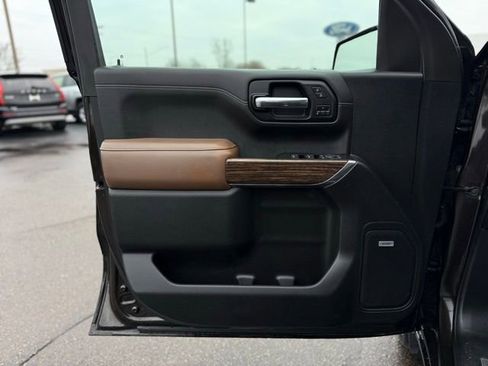 Used 2019 Chevrolet Silverado 1500 High Country w/ Technology Package image 15