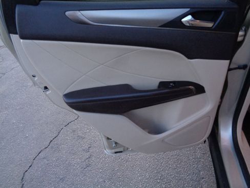 Used 2017 Lincoln MKC Premiere image 9