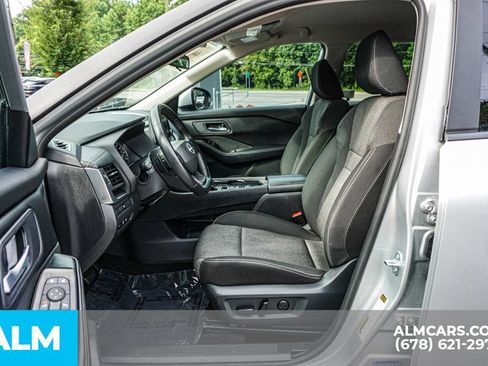 Used 2025 Nissan Rogue SV FWD image 19