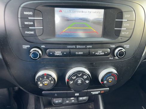 Used 2016 Kia Soul + image 18