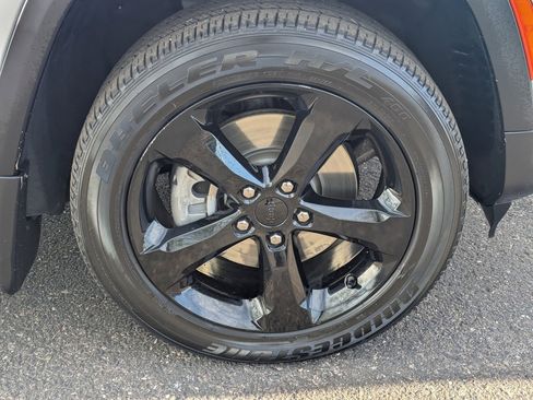 Used 2023 Jeep Grand Cherokee L Altitude image 10