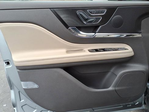 Used 2024 Lincoln Corsair Reserve w/ Equipment Group 201A image 10