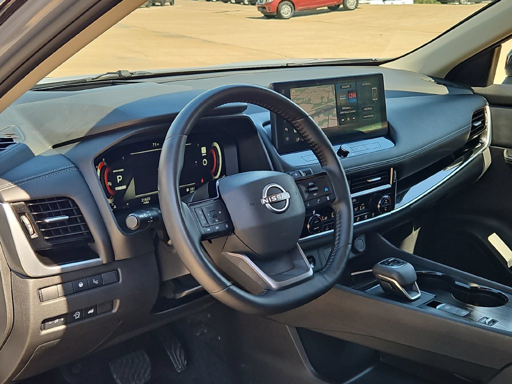 Used 2025 Nissan Rogue SL w/ SL Premium Package FWD image 11