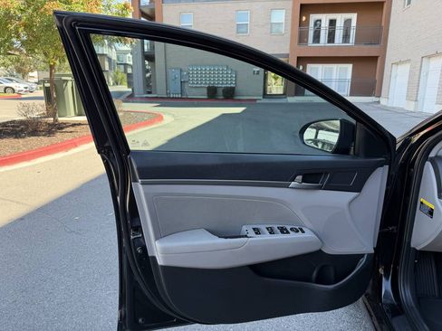 Used 2018 Hyundai Elantra Value Edition FWD image 12