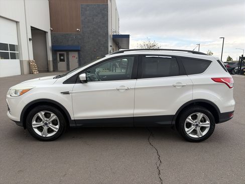 Used 2015 Ford Escape SE w/ Equipment Group 201A AWD/4WD image 9
