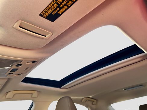 Used 2017 Lexus IS 200t image 21