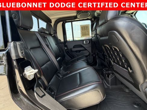 Used 2023 Jeep Gladiator Rubicon w/ Cold Weather Group AWD/4WD image 17