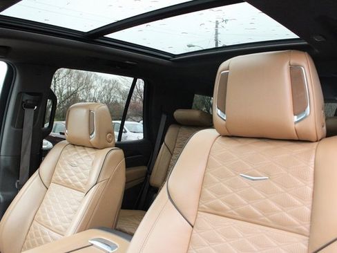 Used 2021 Cadillac Escalade Premium Luxury w/ Driver Assist Tech Package image 15