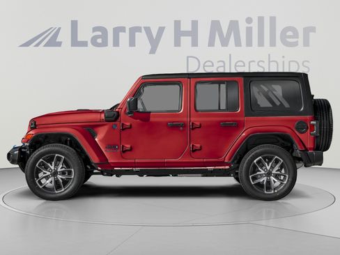 Used 2024 Jeep Wrangler Unlimited Sahara AWD/4WD image 4