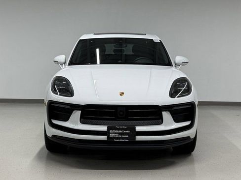 Certified 2025 Porsche Macan image 12