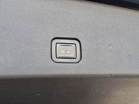 Used 2020 Cadillac XT6 Premium Luxury image 38