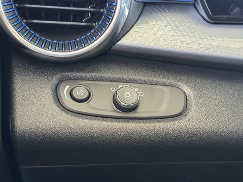 New 2025 Chevrolet Trax LT w/ Driver Confidence Package image 24