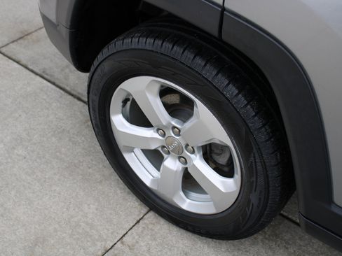 Used 2019 Jeep Compass Latitude w/ Popular Equipment Group image 38