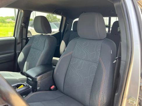 Used 2020 Toyota Tacoma TRD Off-Road AWD/4WD image 14