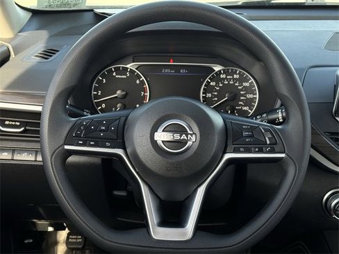 Used 2023 Nissan Altima 2.5 SV image 12