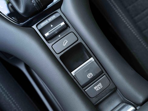 Used 2026 Honda HR-V LX image 28