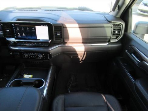 Used 2024 Chevrolet Silverado 2500 LTZ w/ LTZ Convenience Package image 16