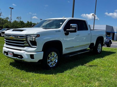 Used 2024 Chevrolet Silverado 2500 High Country w/ Technology Package image 8