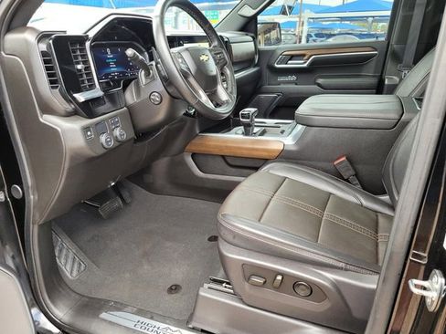 Used 2024 Chevrolet Silverado 1500 High Country w/ High Country Premium Package image 2