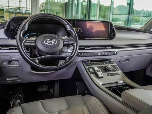 Used 2025 Hyundai Palisade SEL FWD image 15