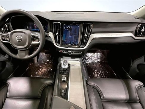 Certified 2024 Volvo V60 B5 Cross Country Ultimate w/ Protection Package Premier image 17