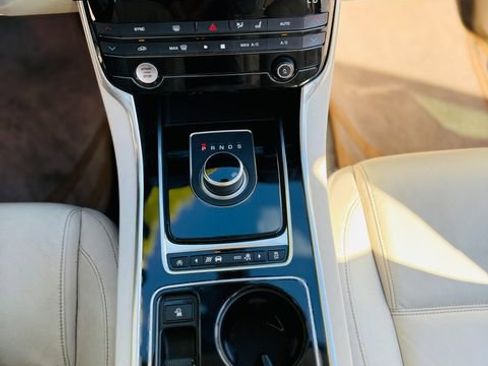 Used 2017 Jaguar XE Prestige image 17