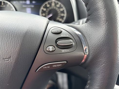 Used 2022 Nissan Murano SV image 11