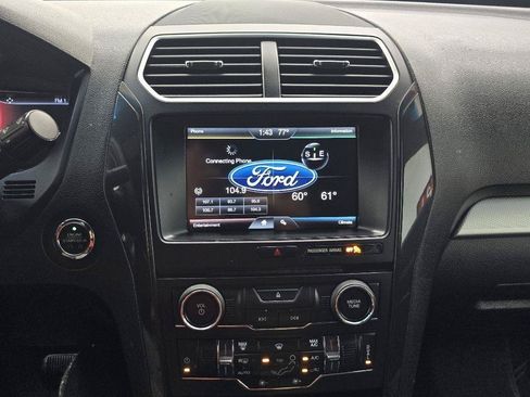 Used 2016 Ford Explorer XLT w/ Equipment Group 201A FWD image 23