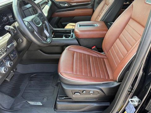 Used 2023 GMC Yukon XL Denali Ultimate w/ LPO, Floor Liner Package AWD/4WD image 10